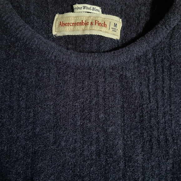 Abercrombie and Fitch Merino Wool blend Sweater - Picture 3 of 3